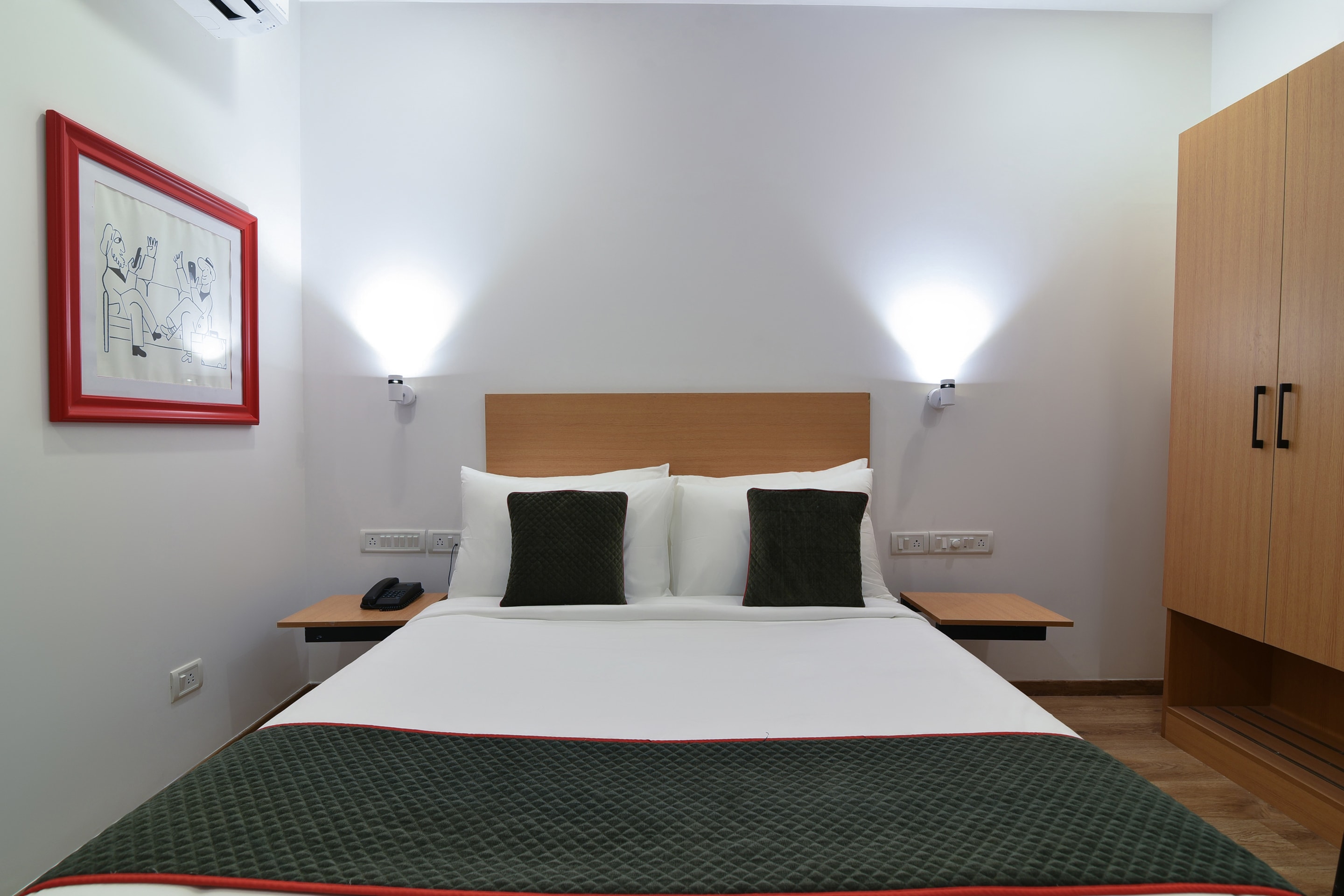 Super Townhouse Spruce Hotels Bellandur - Tap to explore photos