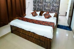 Luxury 2BHK Near Station Metro Sirav Stays