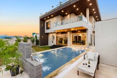 Pearl @ The Rose Gold by VEO - Part of StayVista