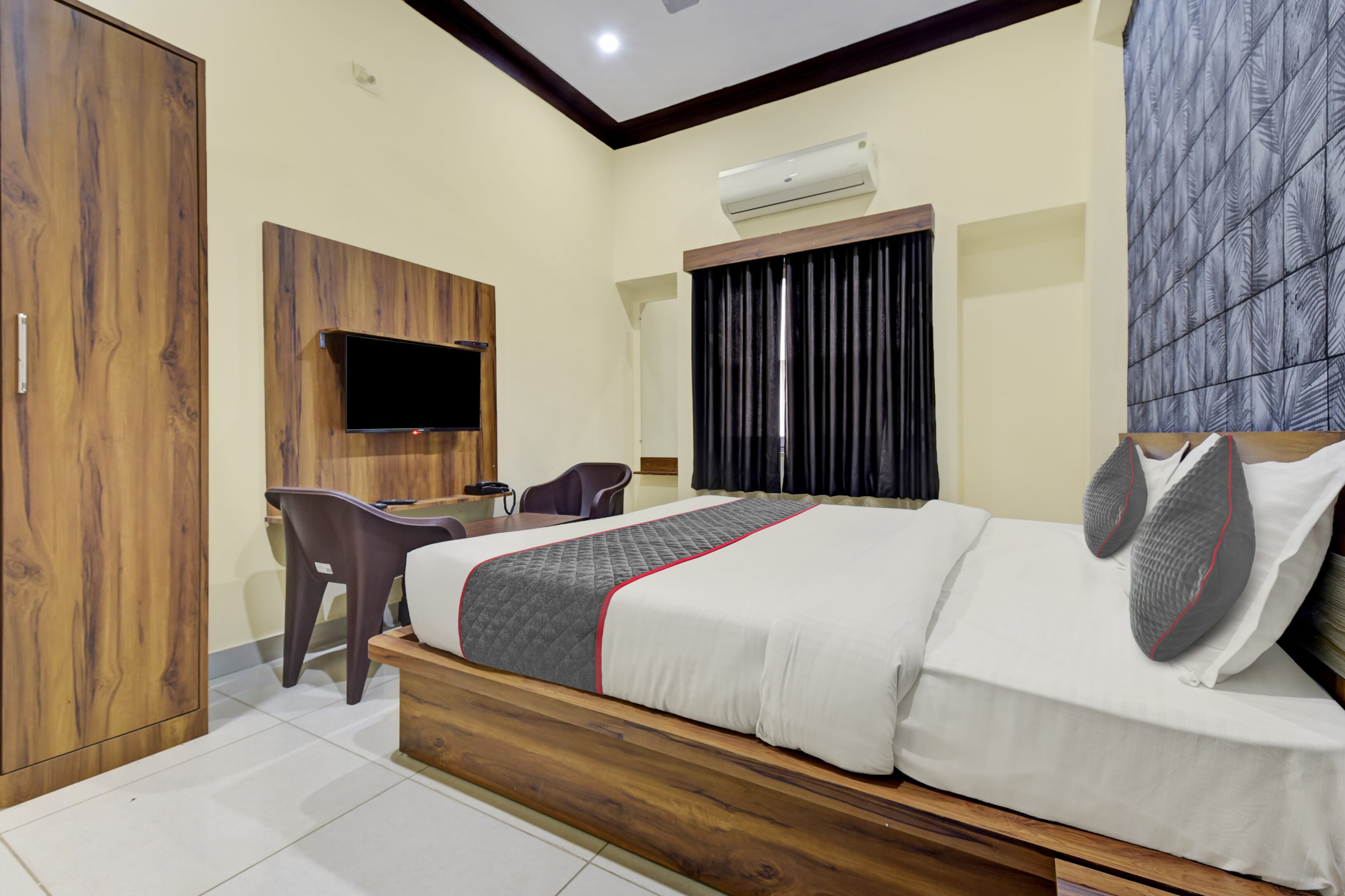 Collection O Hotel Lavishka Palace - Tap to explore photos