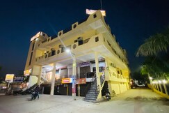 Mahananda Lawn & Rooms