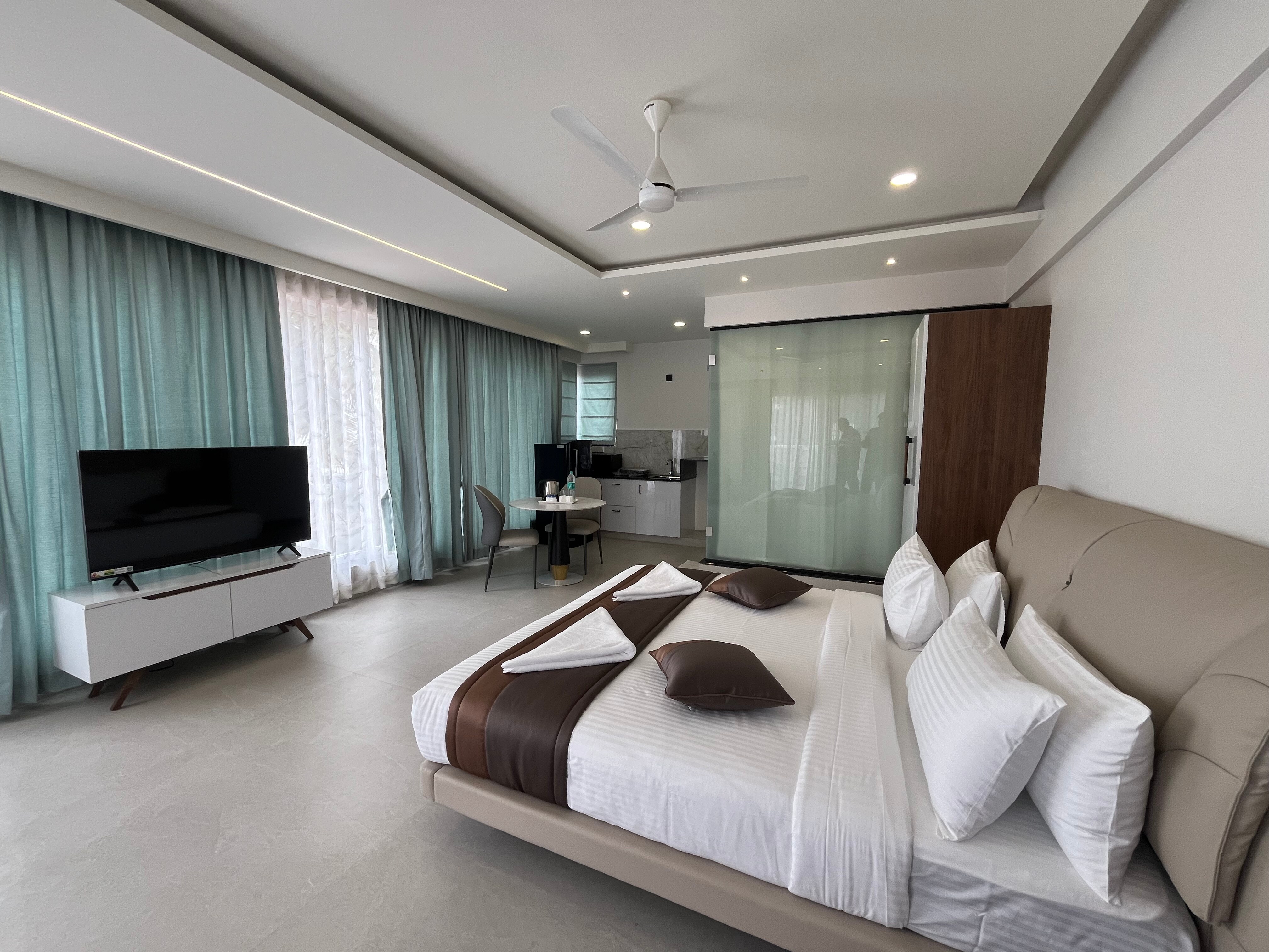 Rooftop Studio Flat walkable from ITC Infotech - Tap to explore photos