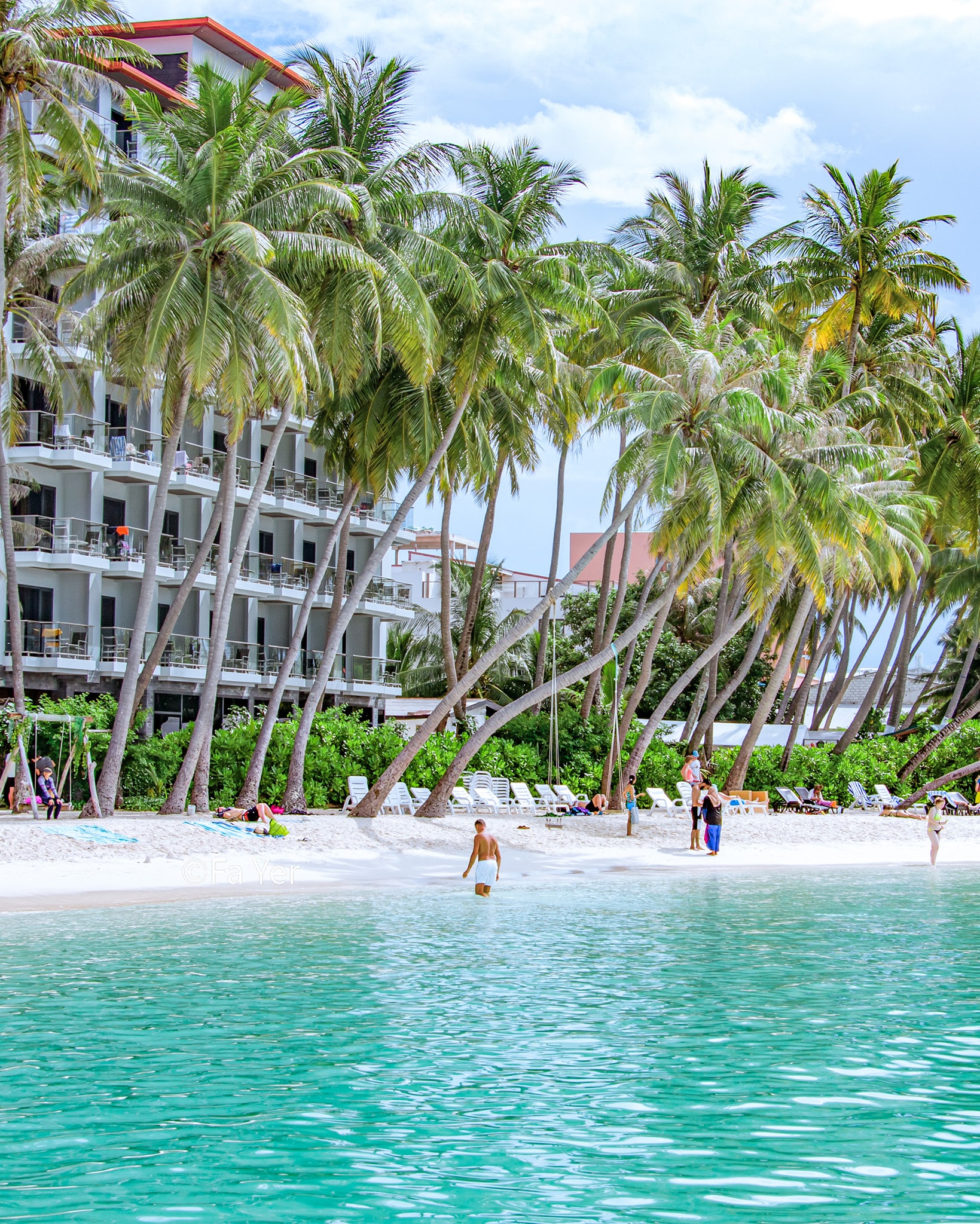 KUE Hotel Maafushi - Tap to explore photos