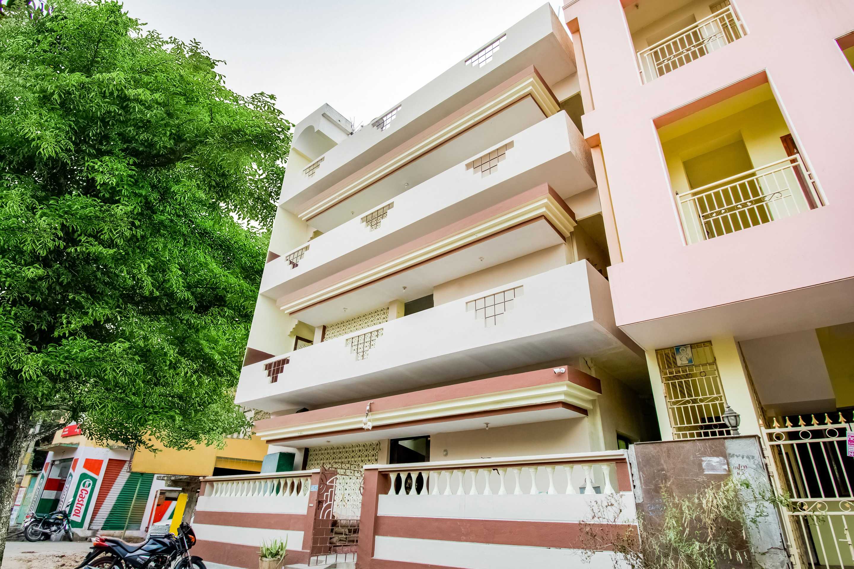 SPOT ON Hotel Sri New Sai Chandra - Tap to explore photos