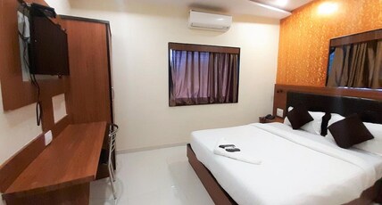 Hotel Royal Elite Room Type - Deluxe AC Room 