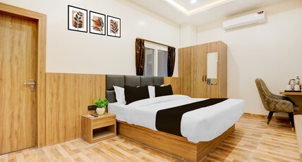 Super Townhouse Oak AIIMS Walmi Govindpur Room Type - Deluxe