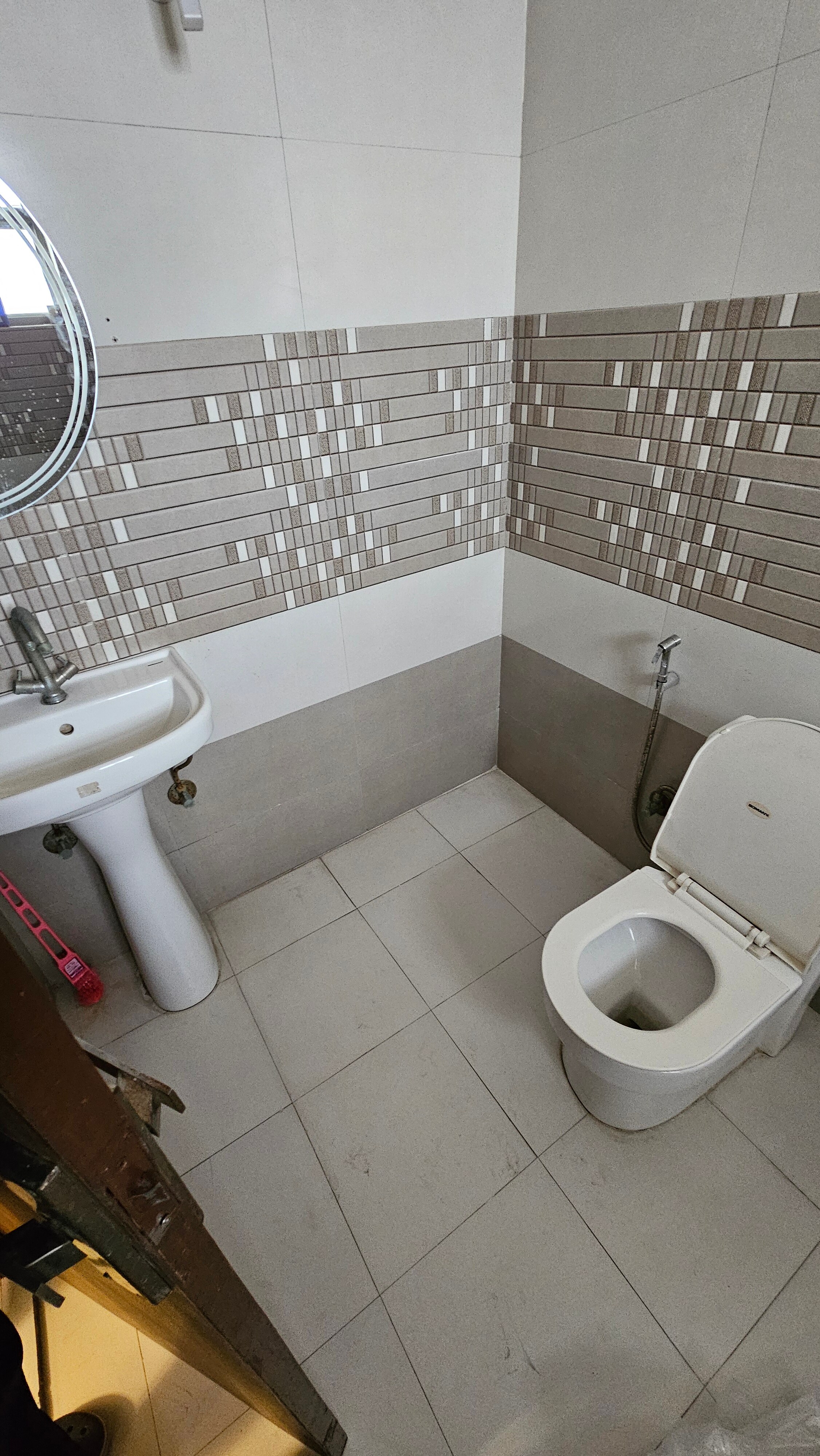 Studio apartment - Tap to explore photos