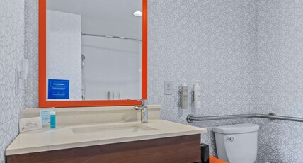 Hampton Inn & Suites by Hilton Greeley Room Type - 2QN MOB HEARING ACC TUB NS