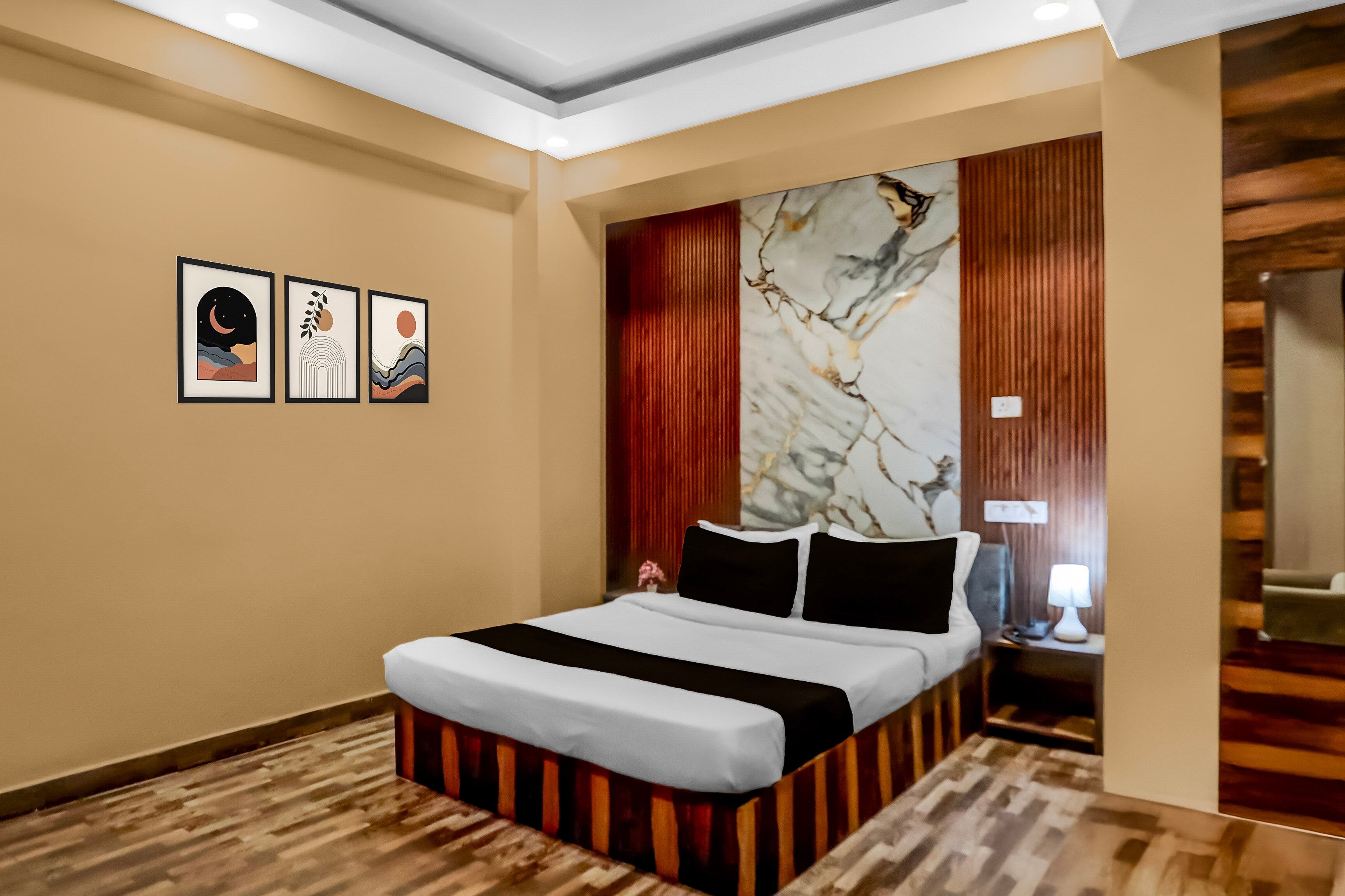 Super Townhouse Gola Road Patna Formerly Pranjal Inn - Tap to explore photos