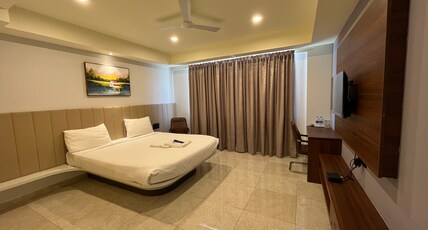 Aadya Inn Room Type - Superior King