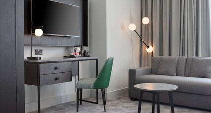 DoubleTree by Hilton Brighton Metropole Room Type - KING SUP RM-SEA VW-SOFA