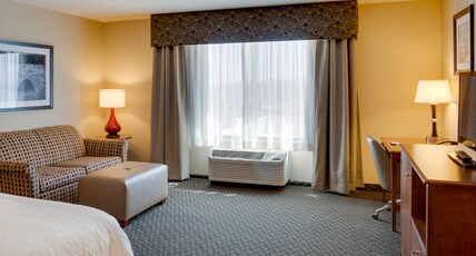 Hampton Inn by Hilton Chickasha Room Type - 1 KNG ACC TUB SOFABED NS