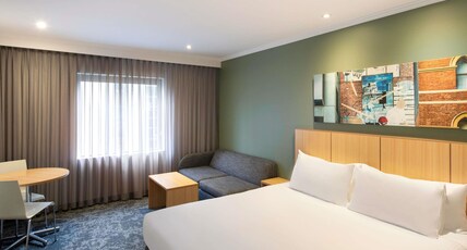 Mercure Melbourne Southbank Room Type - Deluxe King River View Room