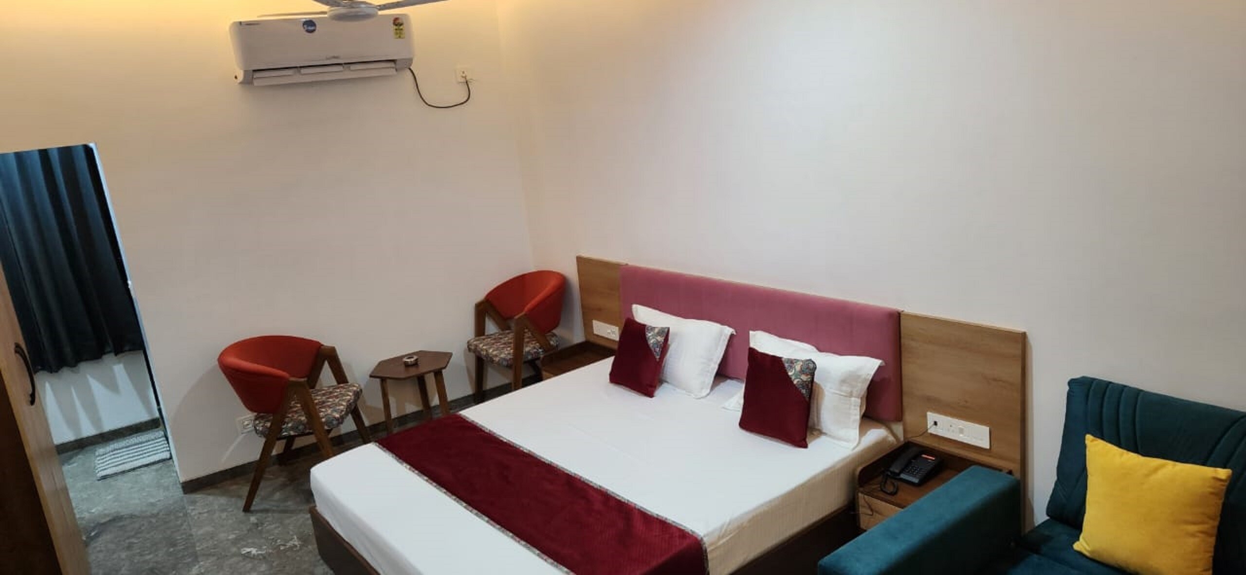 Hotel Lagoon Park - Tap to explore photos