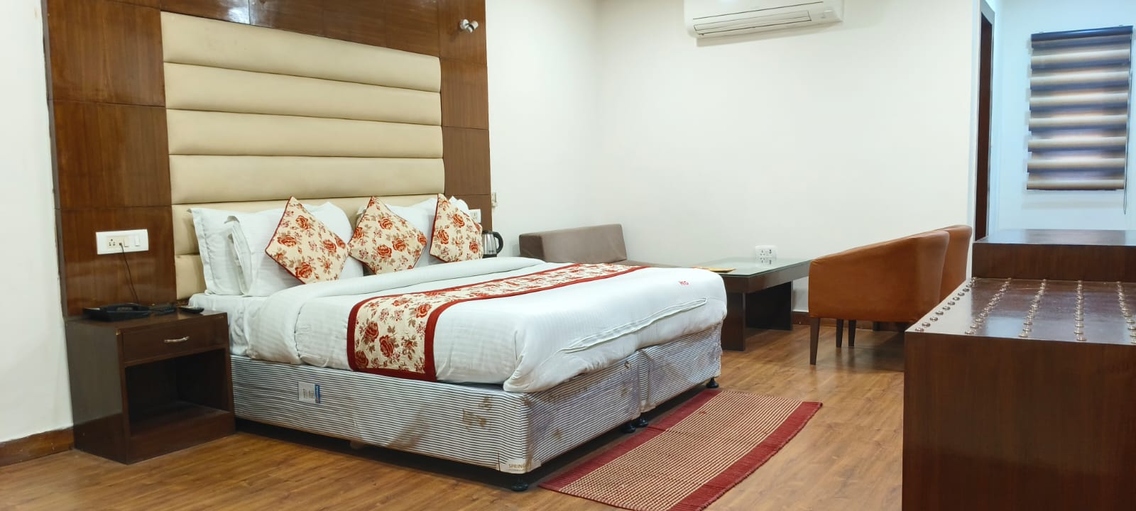 Hotel Invitation Grand - Tap to explore photos