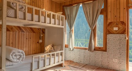 Moustache Shoja, Jibhi Room Type - 6-Bed Mixed Dorm