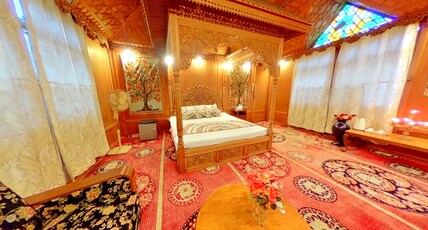 Houseboat Jewel In The Crown Room Type - Luxury Suite(Free AC)