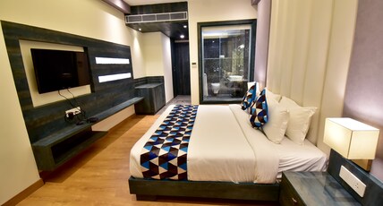 HOTEL CENTELLA - 250m from Railway Station Room Type - Premium Room