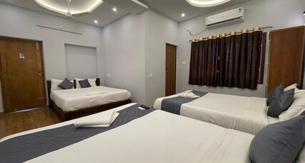 Hotel Lax Residency Room Type - Family Room With Balcony