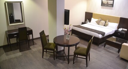 Hotel Shrinath Palace - 1km from Railway Station Room Type - Suite Room with Dining area