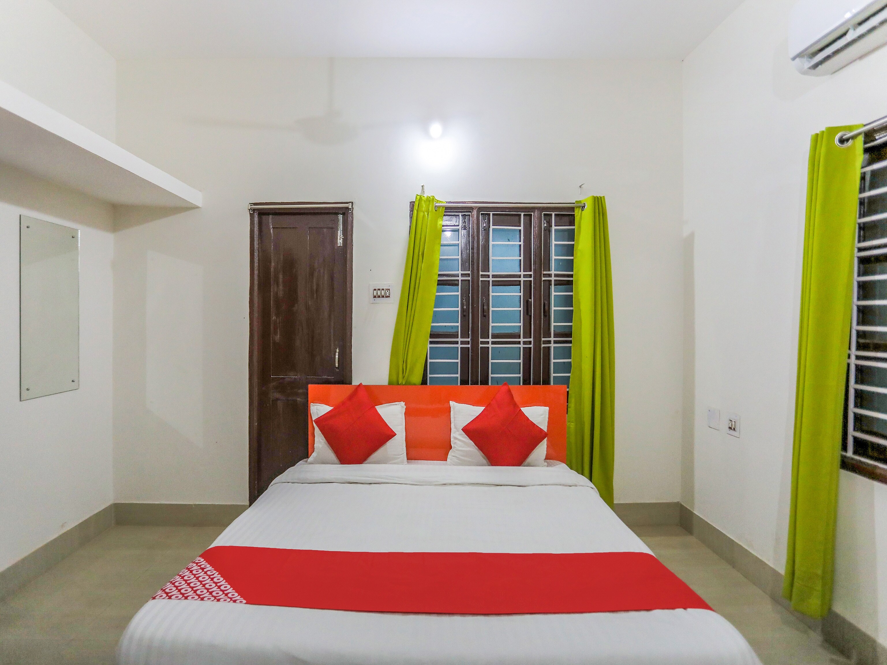 HOTEL O MIRACLE HOME STAYS GUEST HOUSE - Tap to explore photos