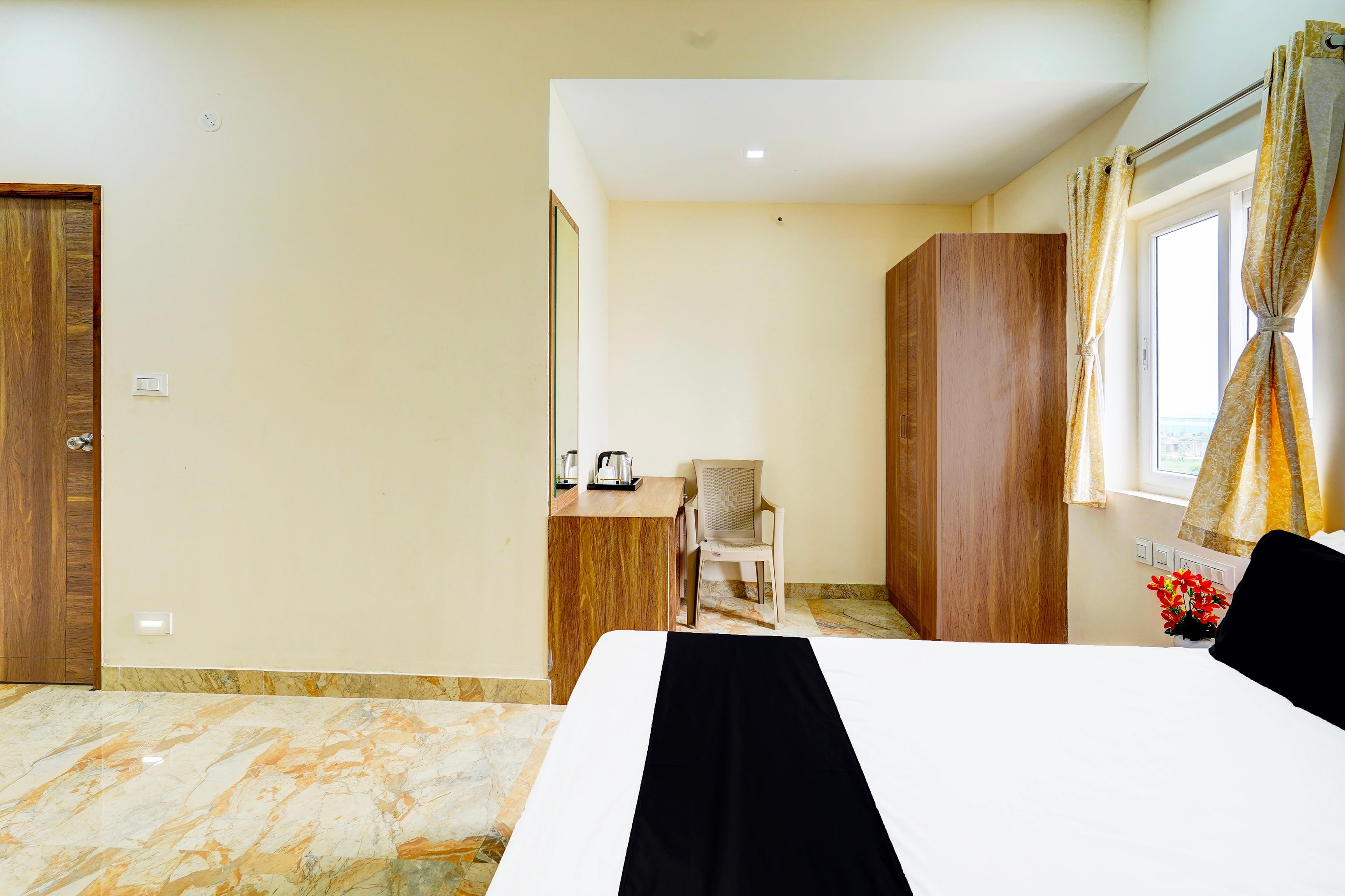 Super Hotel O Sriperambadhur Formerly Radha Residency - Tap to explore photos