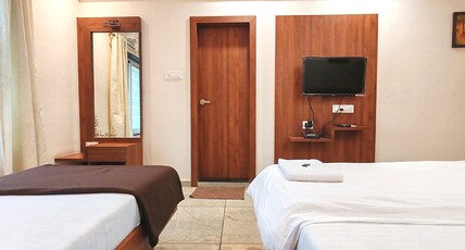 Hotel Meera Regency Room Type - Deluxe Room