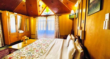 H.B Kings Paradise Room Type - Double sharing lake view