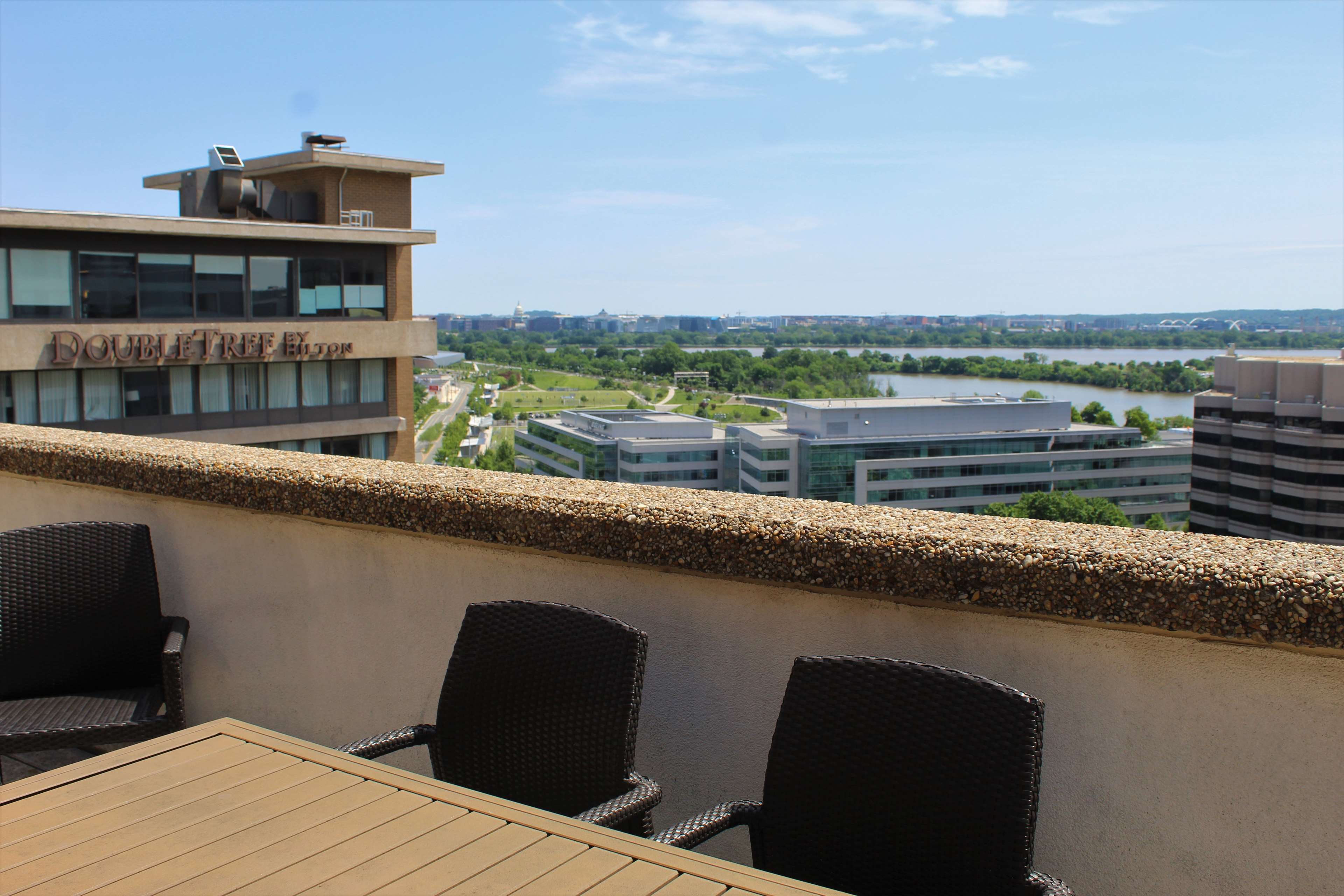 DoubleTree by Hilton Washington DC - Crystal City - Tap to explore photos