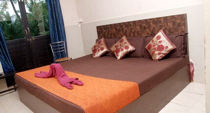 Hotel Traveller's Inn Room Type - Six Bedded Ac Rooms