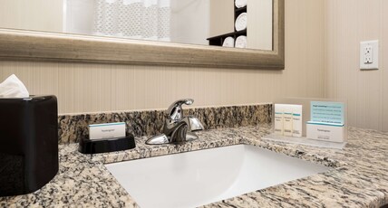 Hampton Inn & Suites by Hilton Corpus Christi Room Type - 2 QNS MICROWV FRIDGE NS