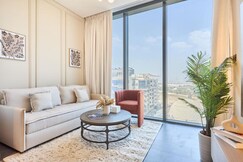 Luxury 1BR Holiday Home CB 0810 Near Burj Khalifa
