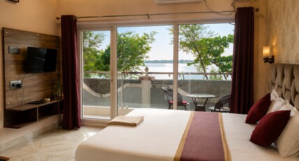 MOUSUMI INN Room Type - Premium River View Room