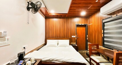 Black Bird Hotel And Restaurant Room Type - Deluxe AC Room Black Bird Hotel And Restaurant Room Type - Deluxe AC Room