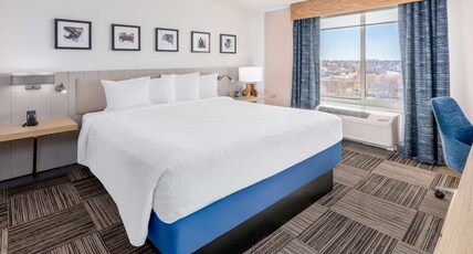 Hilton Garden Inn Albuquerque Uptown Room Type - 1 KING DELUXE SUITE Hilton Garden Inn Albuquerque Uptown Room Type - 1 KING DELUXE SUITE