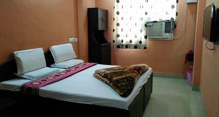 HOTEL PLAZA Room Type - Deluxe Room AC