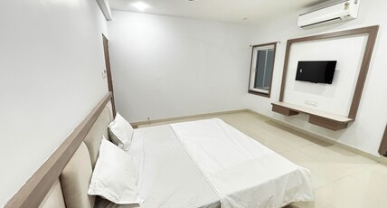 Hotel Narayana Room Type - Deluxe Room with AC
