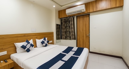 Hotel Dwarawati Room Type - Deluxe Room Hotel Dwarawati Room Type - Deluxe Room