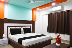 Hotel O by OYO The Royal Velvet