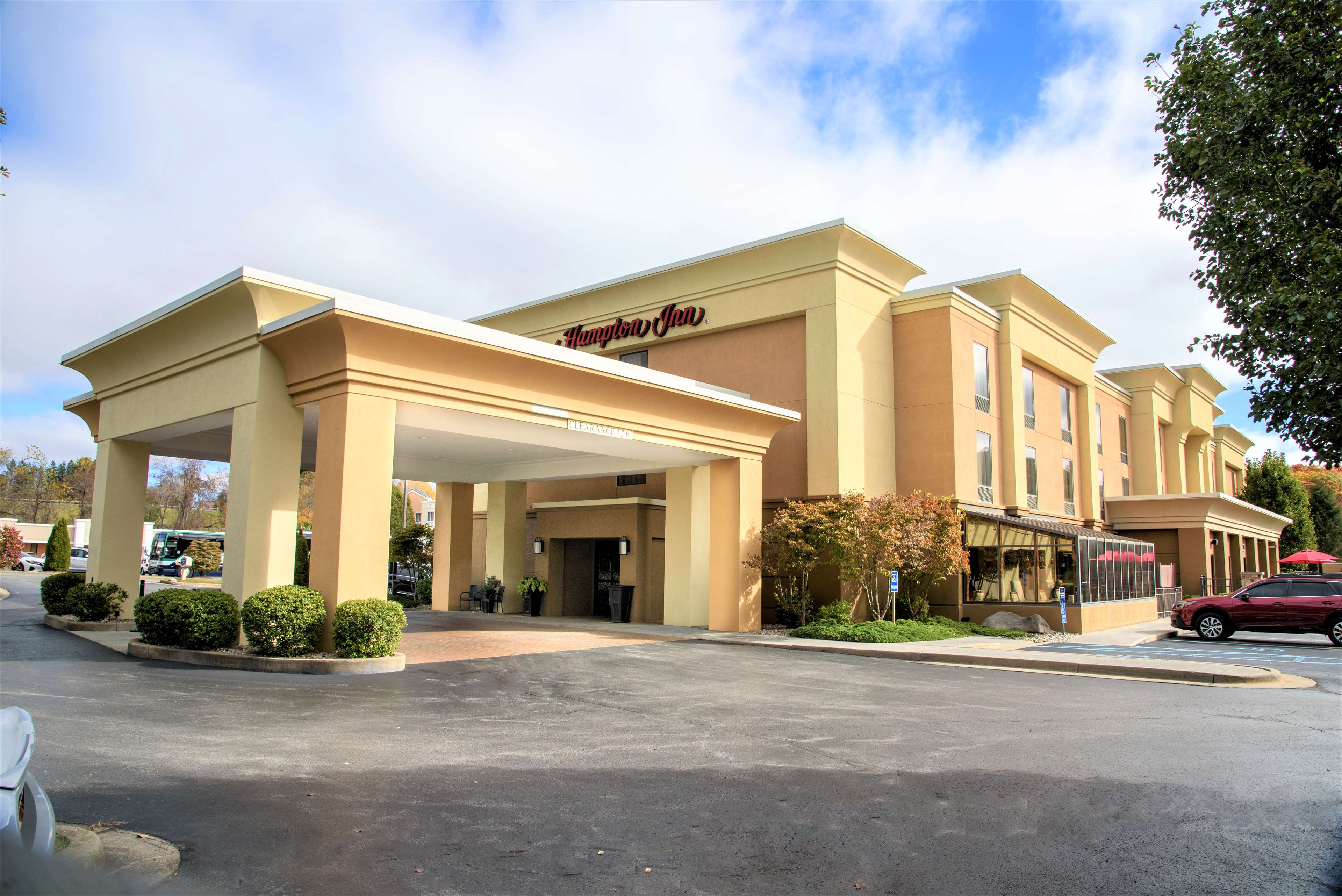 Hampton Inn Lewisburg - Tap to explore photos