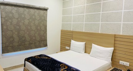 Siddharth BNB | Near Golden Temple Amritsar Room Type - Queen Space (No View) Siddharth BNB | Near Golden Temple Amritsar Room Type - Queen Space (No View)