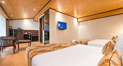 Yashshree Mall Road Darjeeling Room Type - Deluxe Family Room