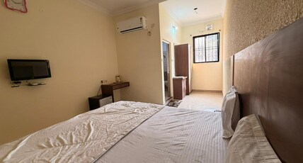 HOTEL SHREE SAI SHRADDHA Room Type - Lite Corporate Friendly ( Semi Delux)
