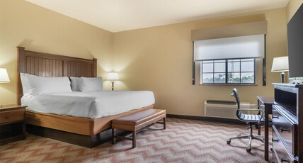 Best Western Plus Cimarron Hotel & Suites Room Type - 1 King Bed, Mobility Accessible, Communication Assistance, Bathtub, Non-Smoking, Full Breakfast
