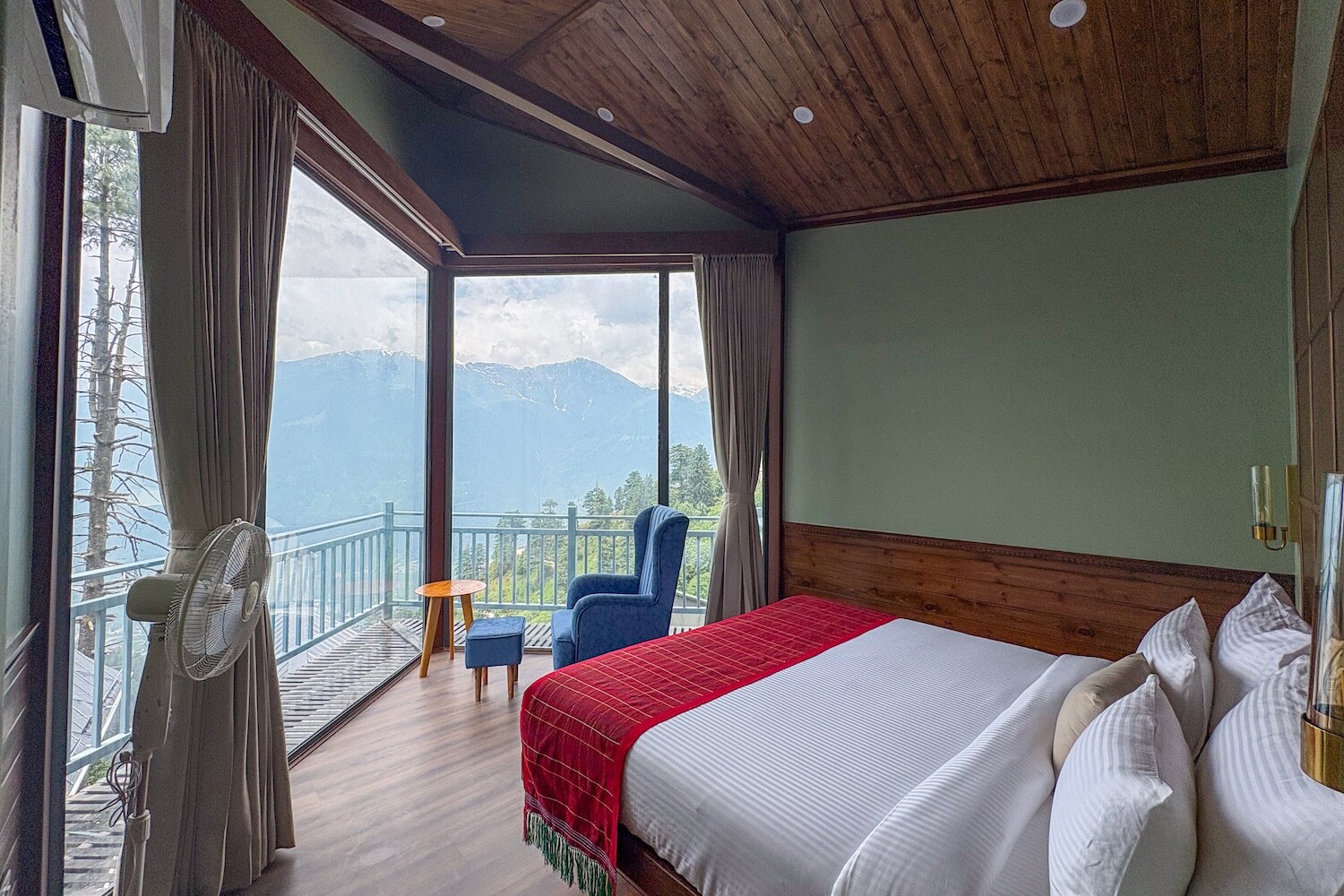 Hamta 270 Cliff Resort - 270 Degree Mountain View Suites, Sethan Manali - Tap to explore photos