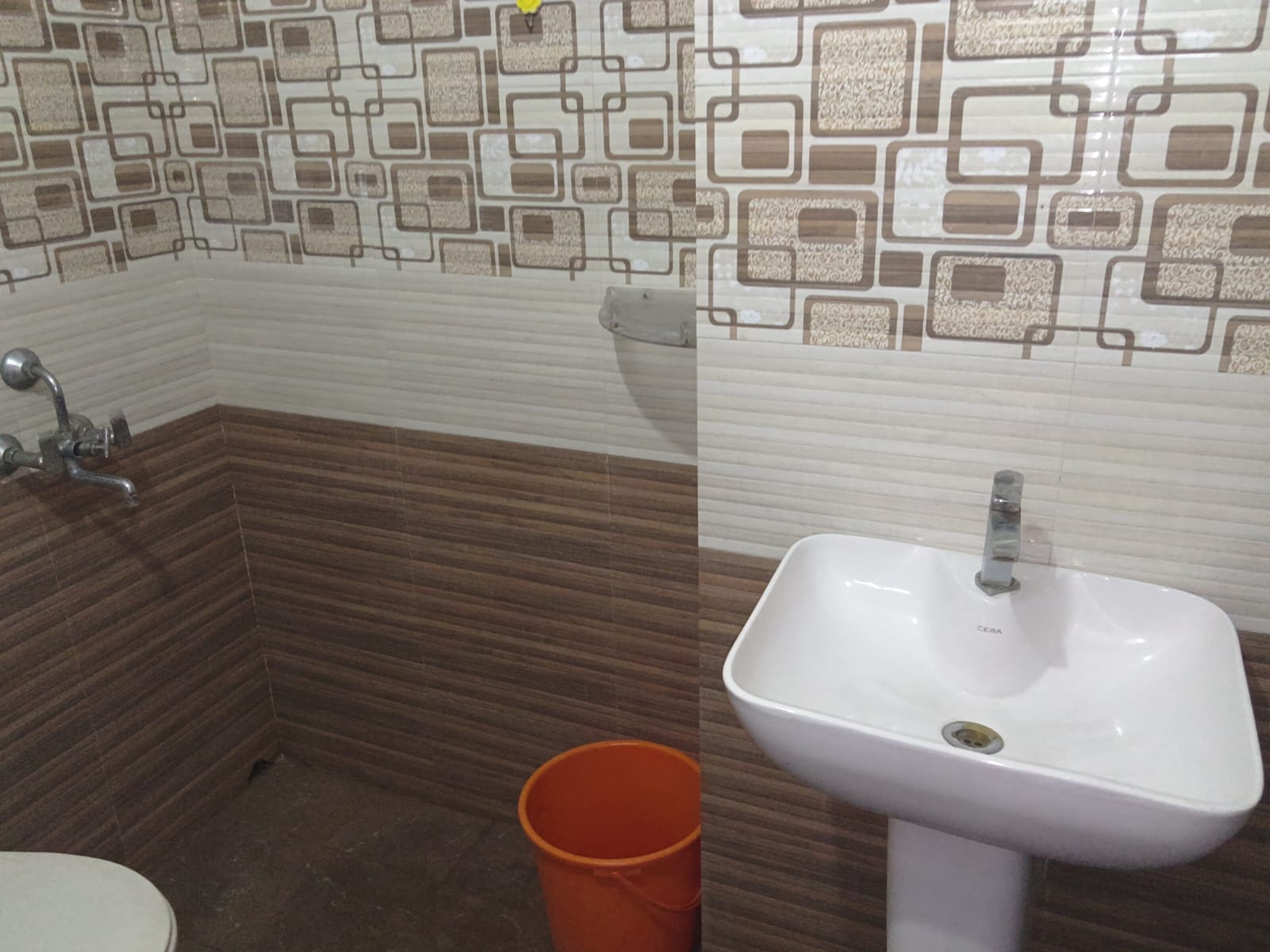 White house Homestay Rooms - Tap to explore photos