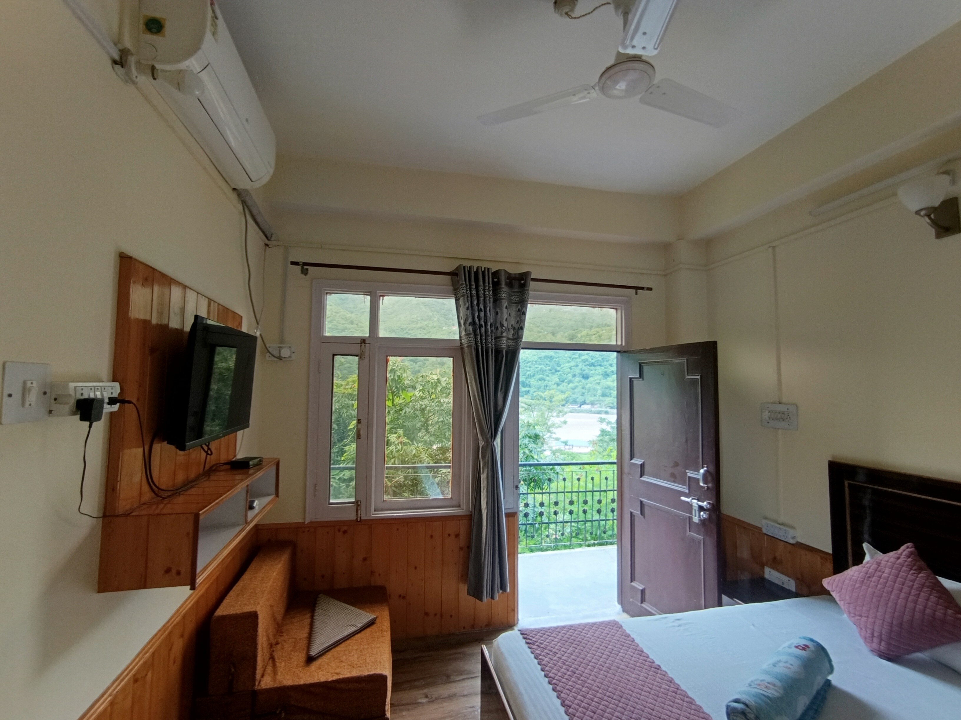 Satjul View Homestay - Tap to explore photos