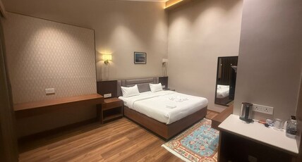 HOTEL OLD BELLEVUE Room Type - STANDARD ROOM WITH PARTIAL VIEW