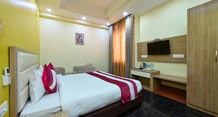 SKS GRAND PALACE Room Type - Deluxe Double Room SKS GRAND PALACE Room Type - Deluxe Double Room