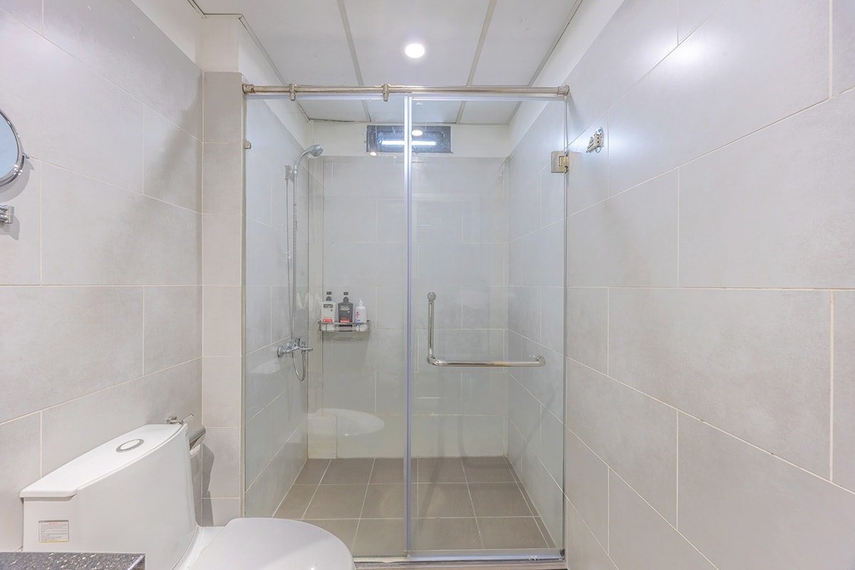 A25 Premium Hotel 142 Bui Thi Xuan - Tap to explore photos